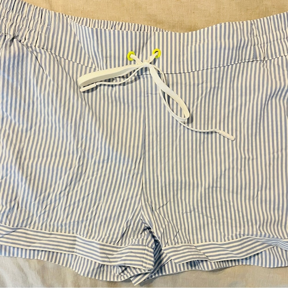 Vineyard Vines Blue and White Seersucker Striped Women's Performance Shorts